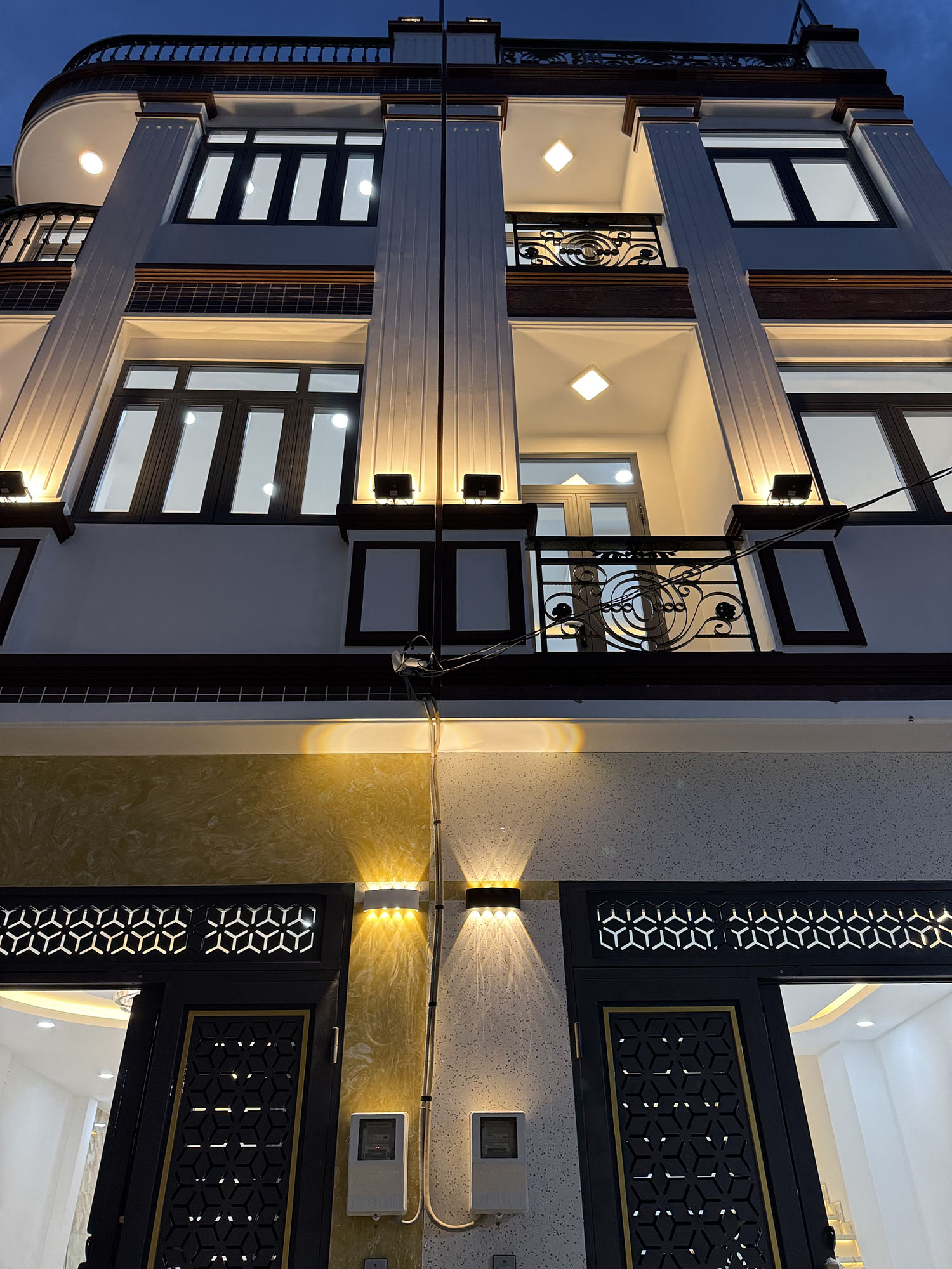 Tuyệt phẩm đẹp lung linh 3 lầu (4mx12m=48m2 vuông vức) mới 100% hẻm xe hơi khu VIP Hồ Xuân Hương